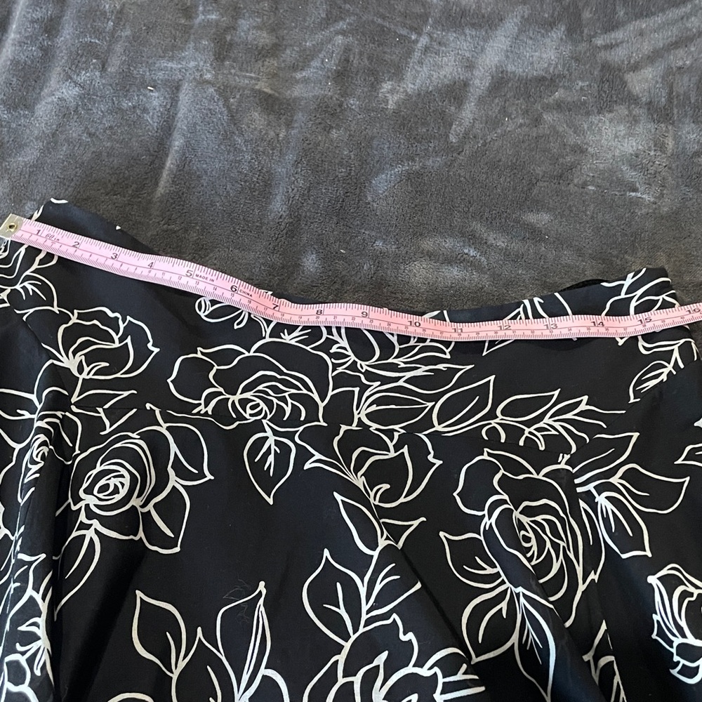 Jones New York Signature Black and White Floral Skirt - Picture 8 of 9